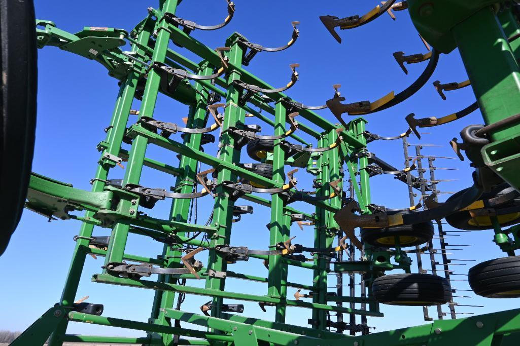 2003 John Deere 2200 60' field cultivator