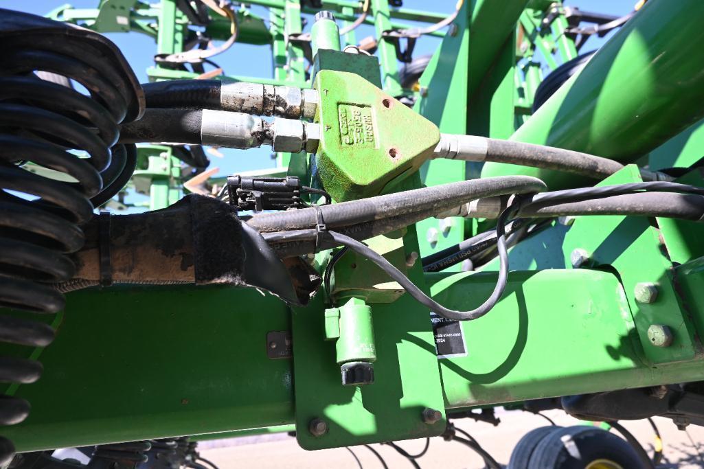 2003 John Deere 2200 60' field cultivator
