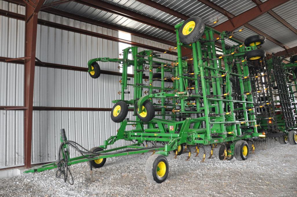 2003 John Deere 2200 60' field cultivator