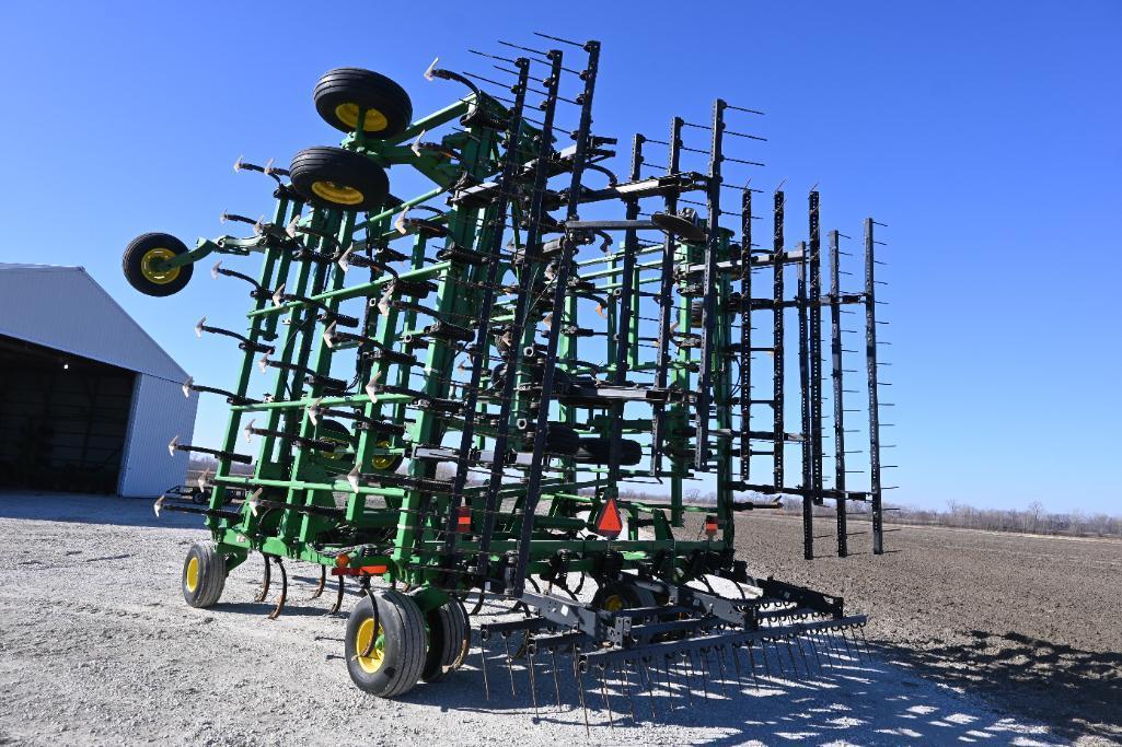 2003 John Deere 2200 60' field cultivator