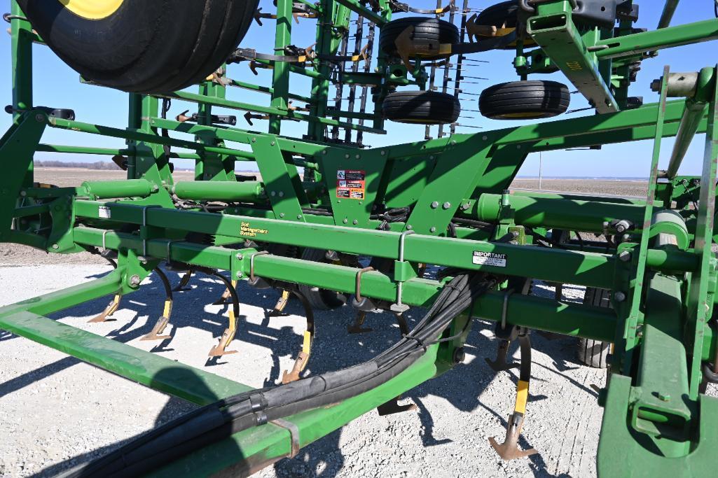 2003 John Deere 2200 60' field cultivator