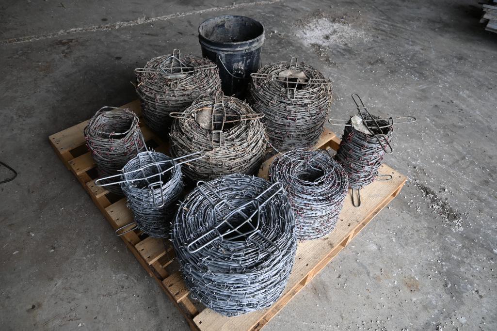 Large quantity of barb wire