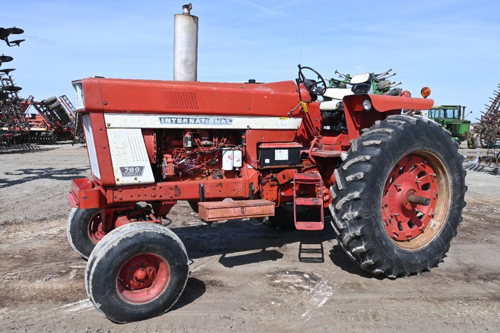 International 766 2wd tractor