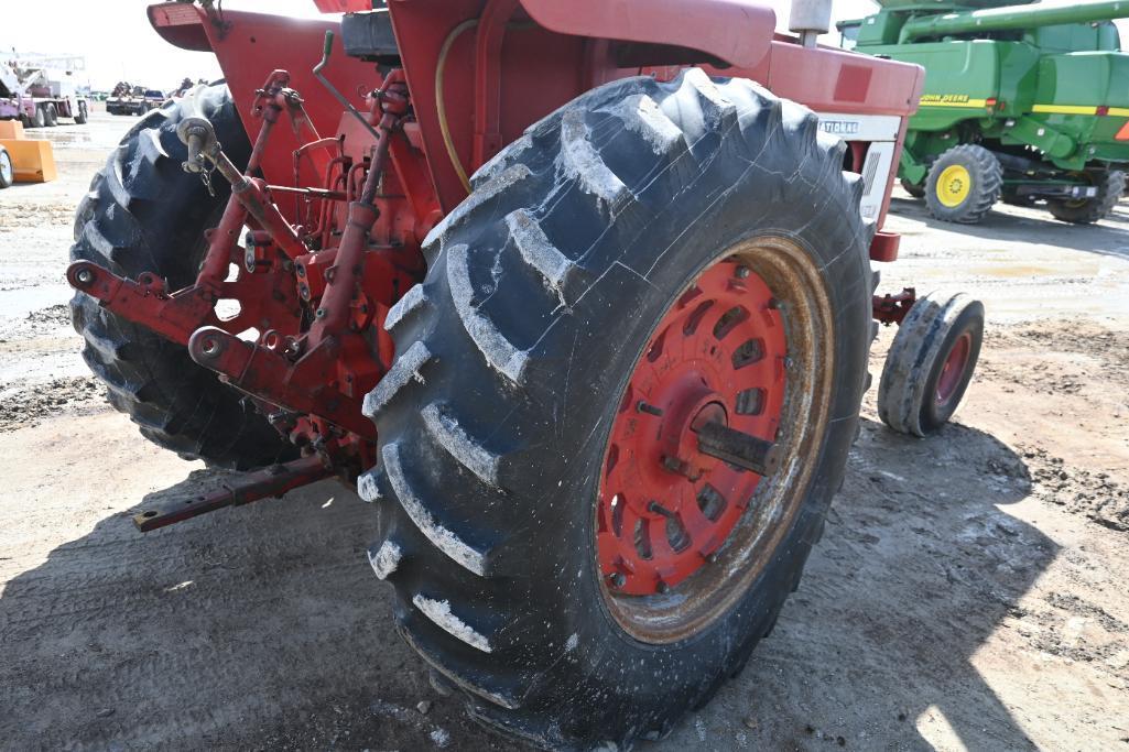 International 766 2wd tractor
