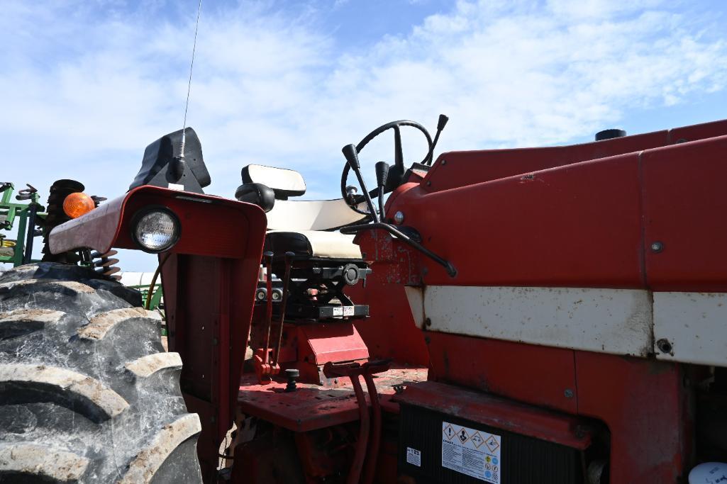 International 766 2wd tractor