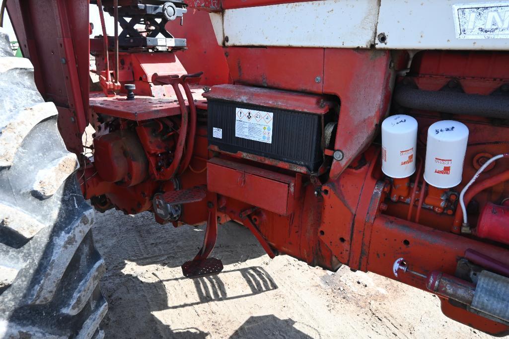 International 766 2wd tractor