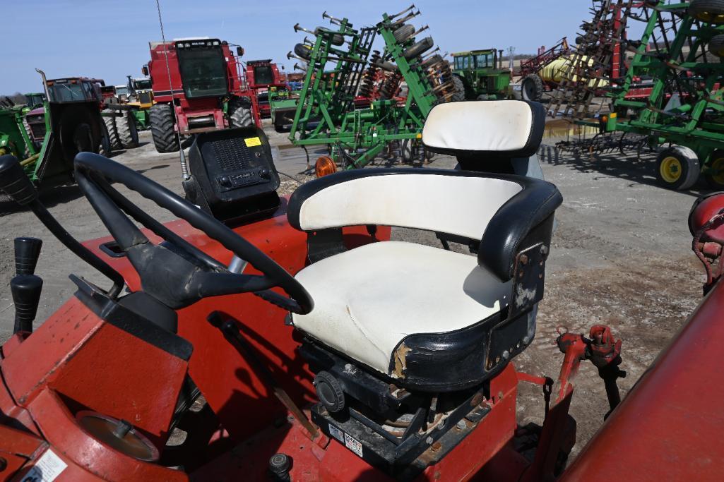 International 766 2wd tractor