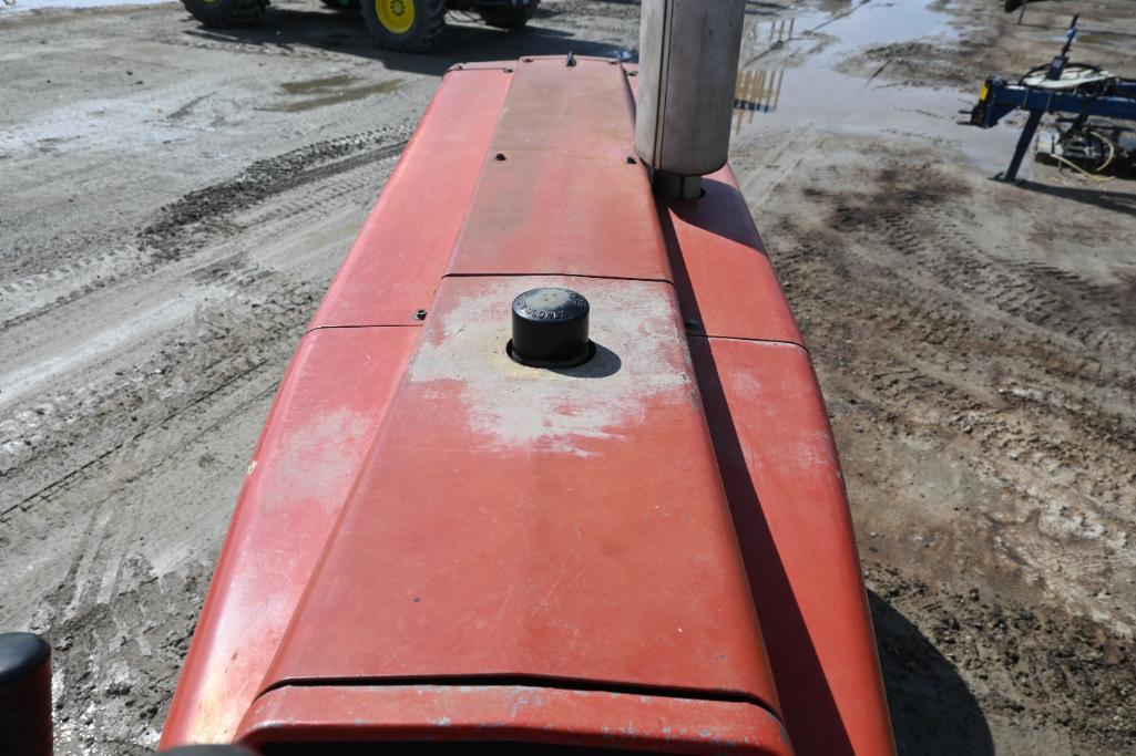 International 766 2wd tractor