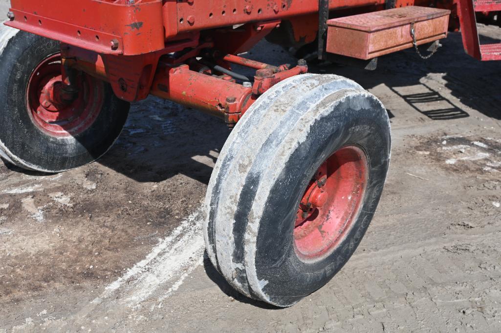 International 766 2wd tractor