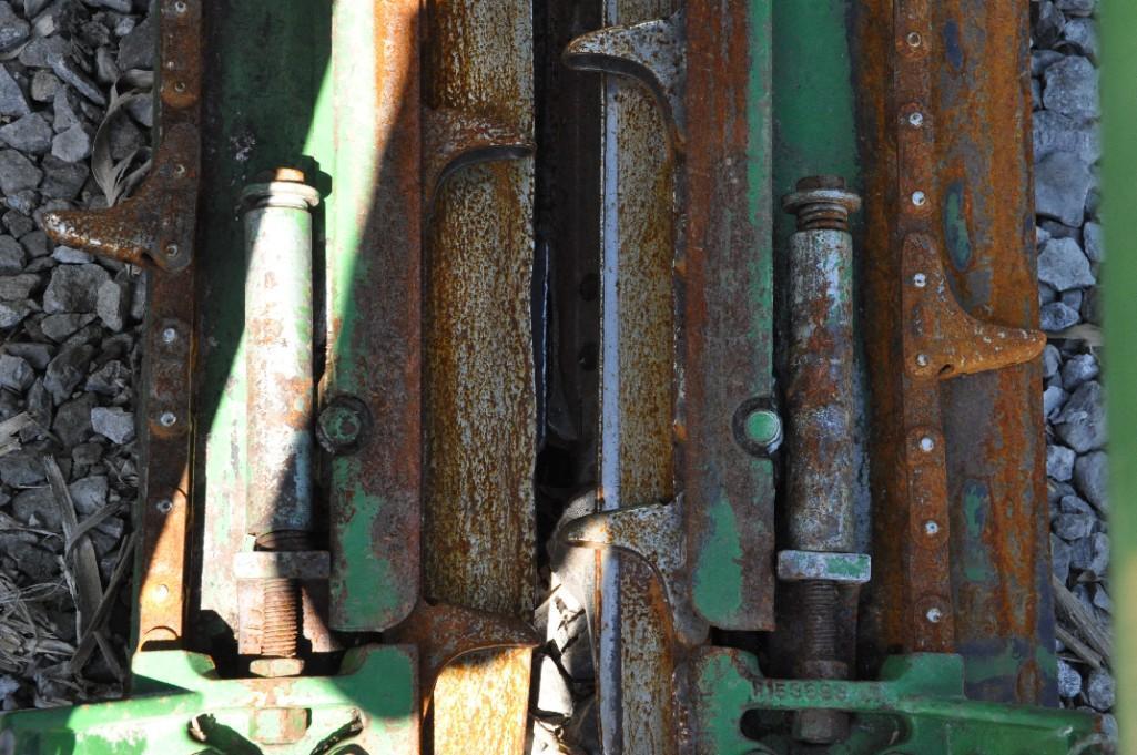 2005 John Deere 693 6 row 30" corn head