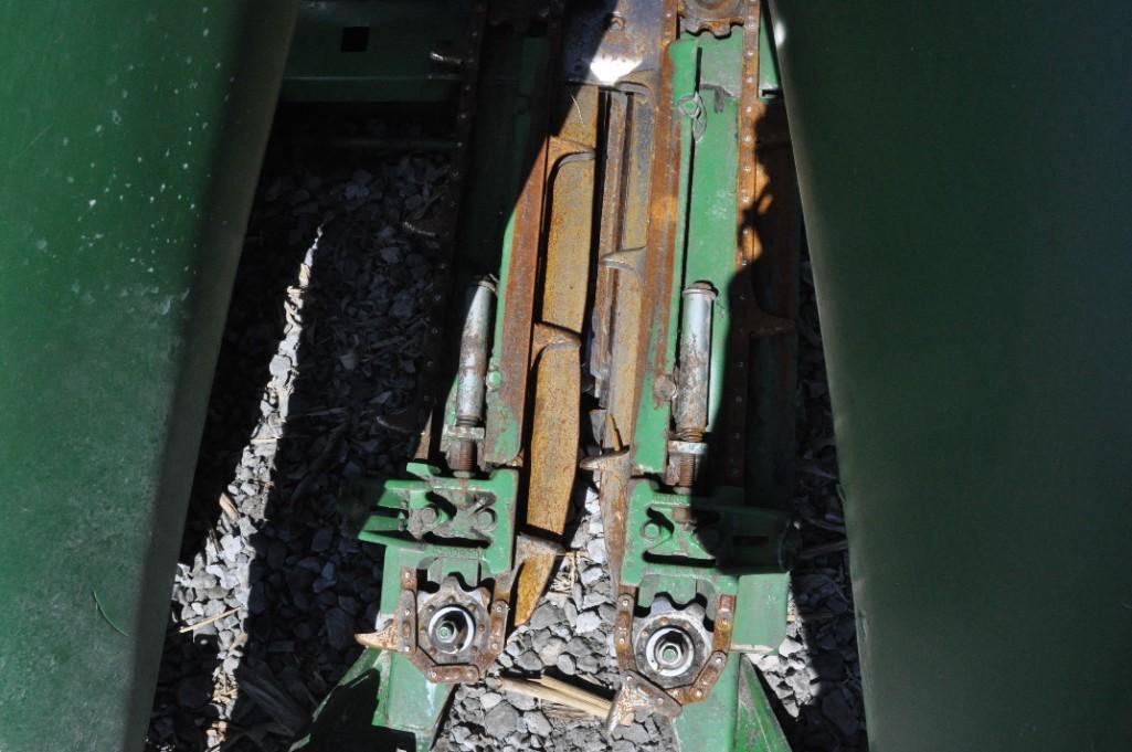 2005 John Deere 693 6 row 30" corn head