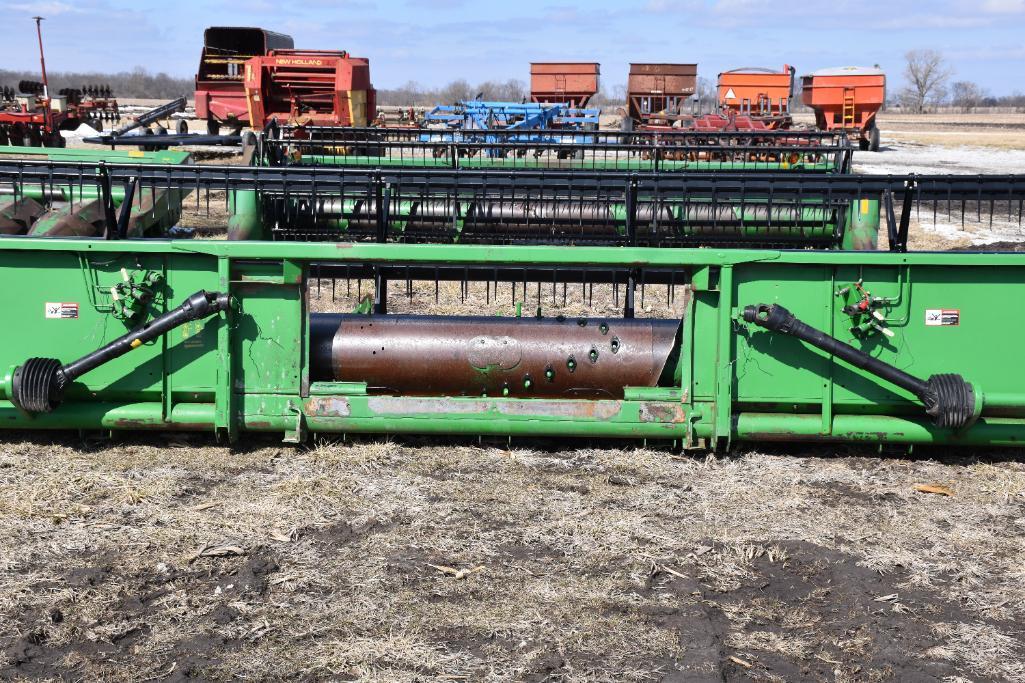 2003 John Deere 925F 25' grain platform