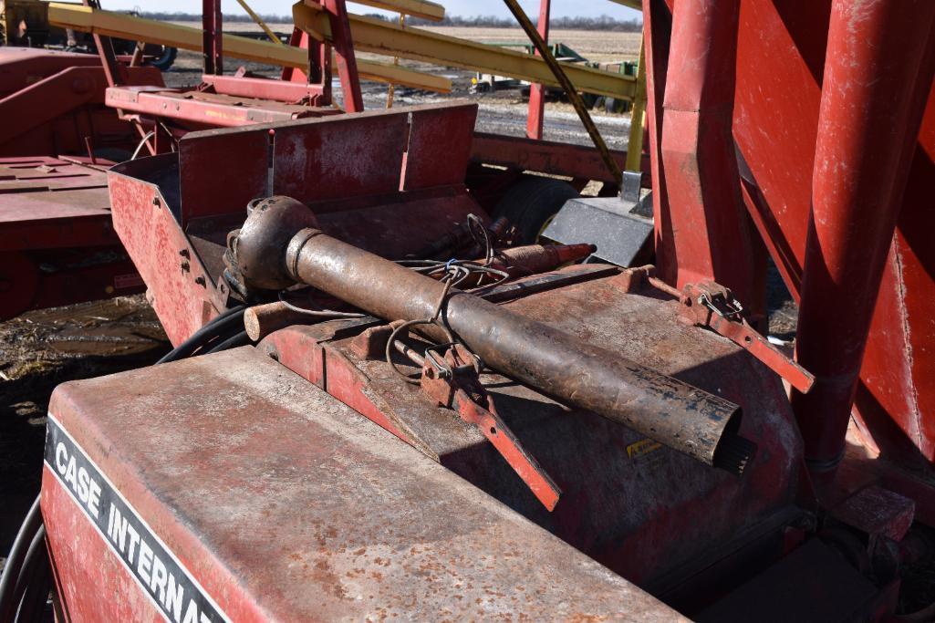 Case-IH 1350 grinder mixer
