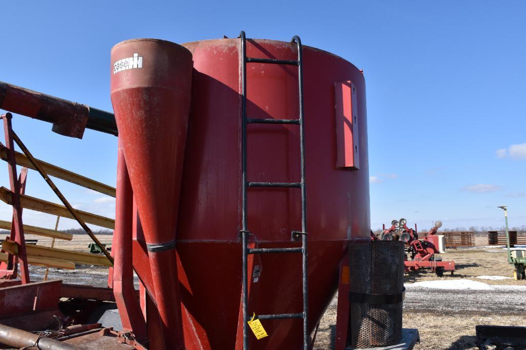 Case-IH 1350 grinder mixer