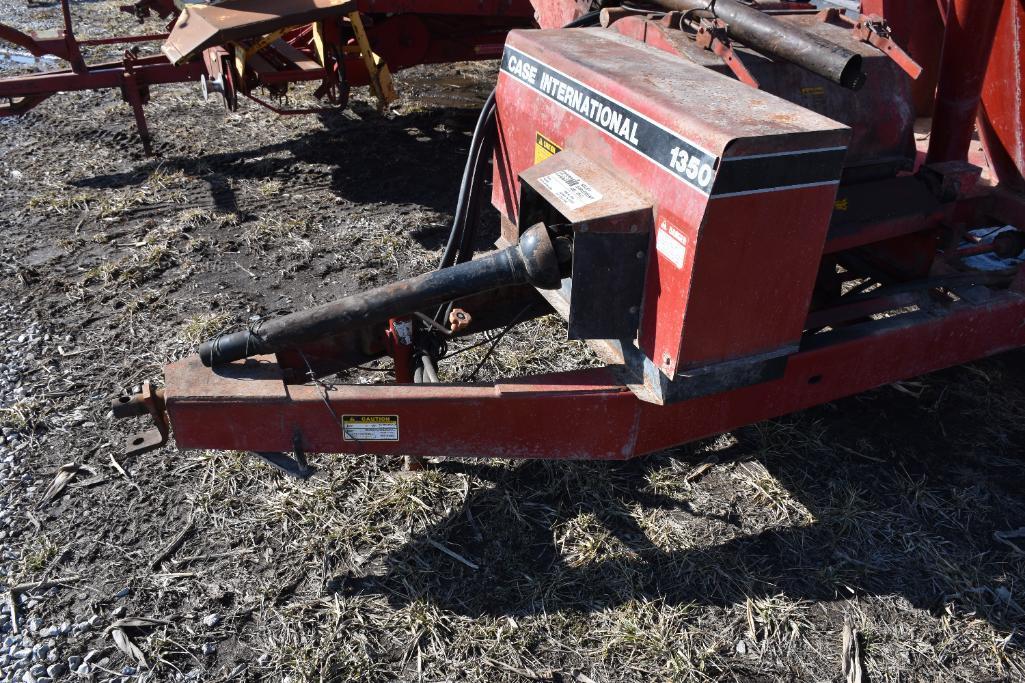 Case-IH 1350 grinder mixer