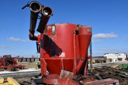 Case-IH 1350 grinder mixer