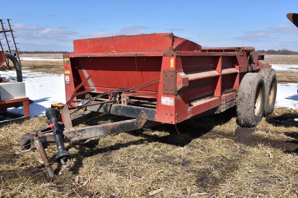 Case-IH 575 manure spreader