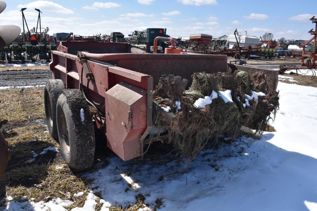 Case-IH 575 manure spreader