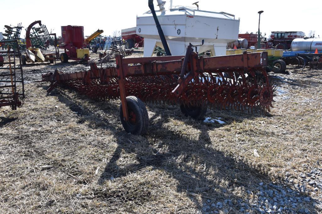 Yetter 3428 28' 3-pt. rotary hoe