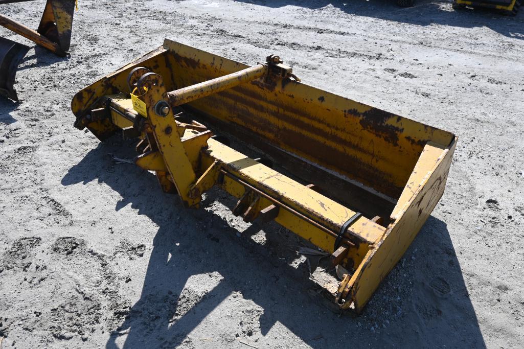 Massey Ferguson 7' 3-pt. box blade