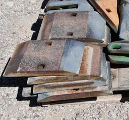 (11) 9" Reversible bucket cutting edge segments