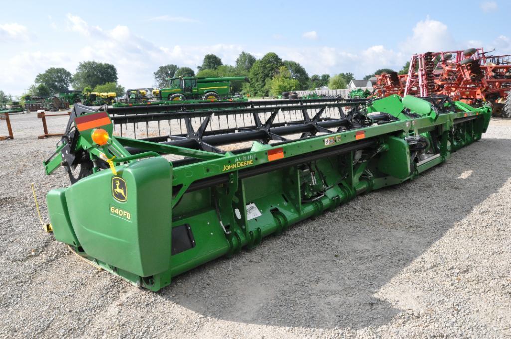 2014 John Deere 640FD 40' flex draper head