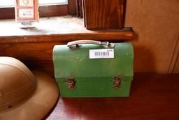 Pith hat & rustic lunch box