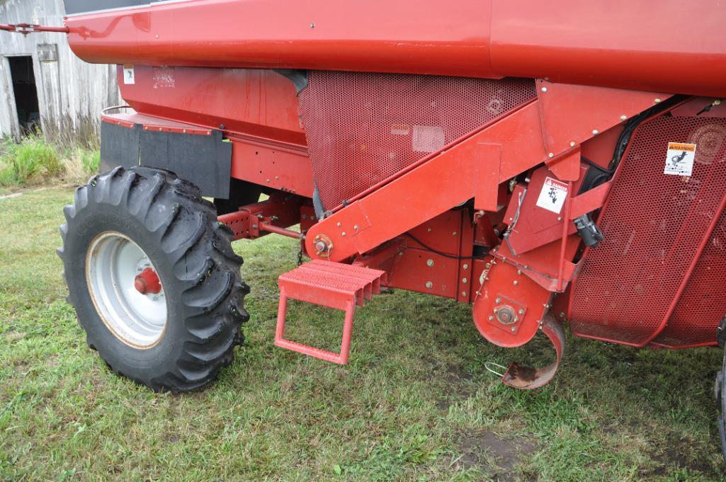 2005 Case-IH 2377 2wd combine