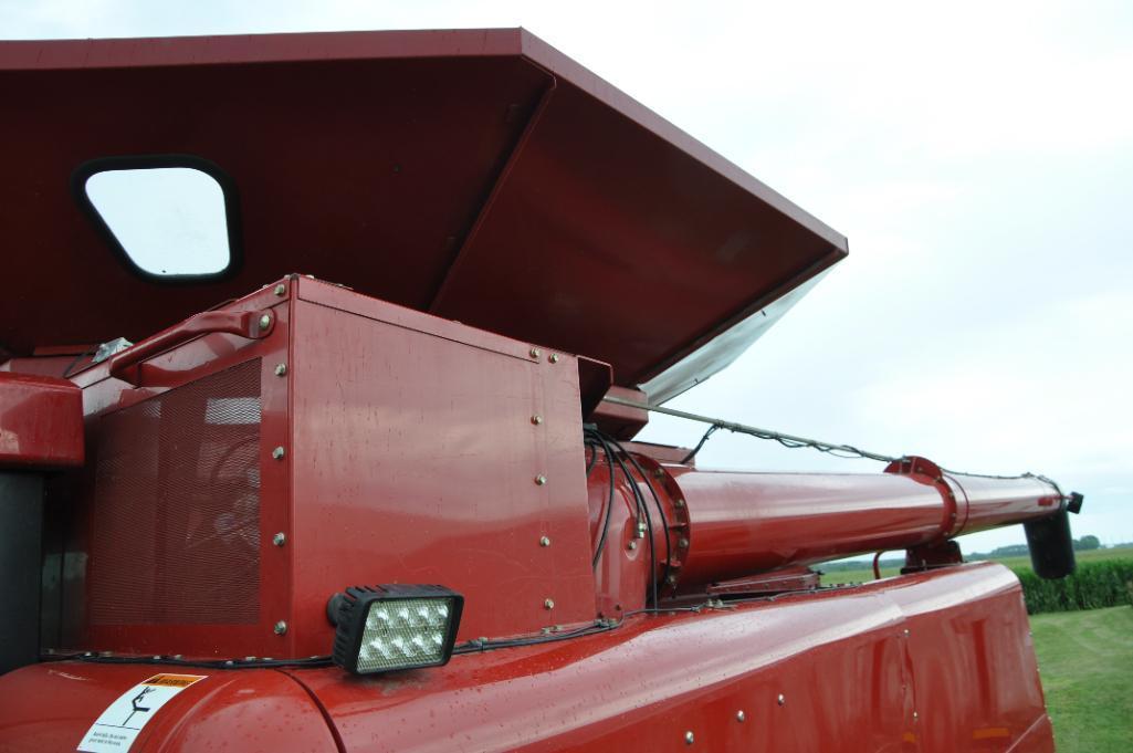 2005 Case-IH 2377 2wd combine