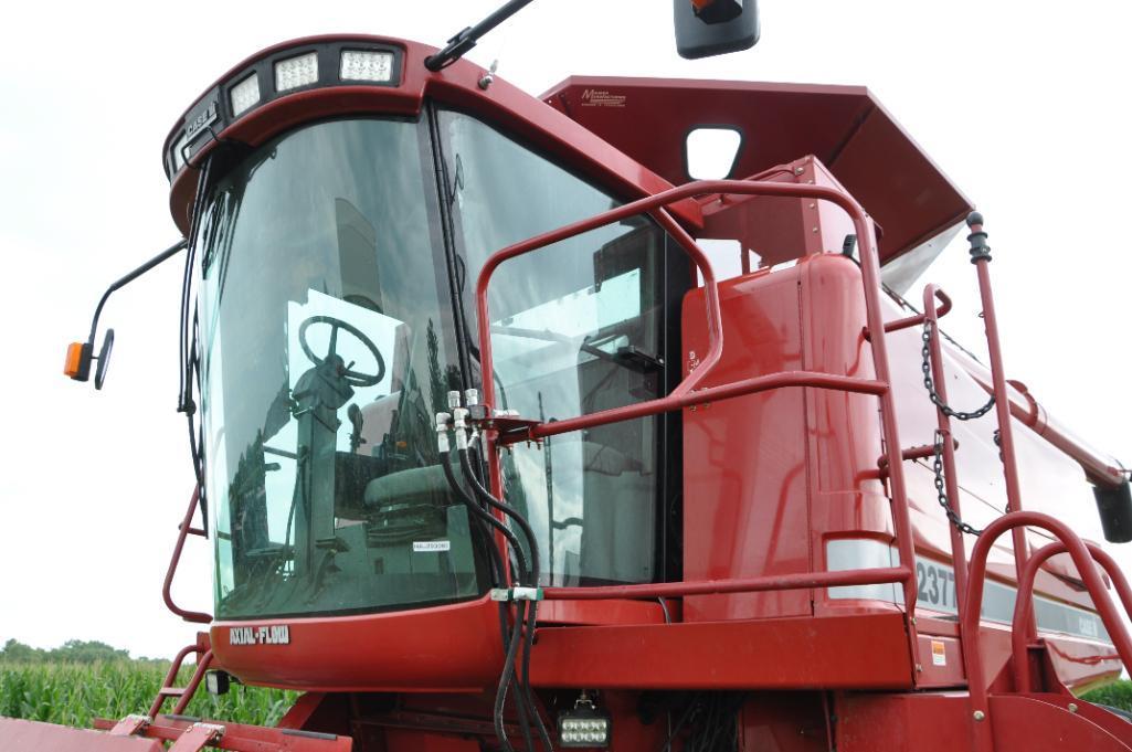 2005 Case-IH 2377 2wd combine