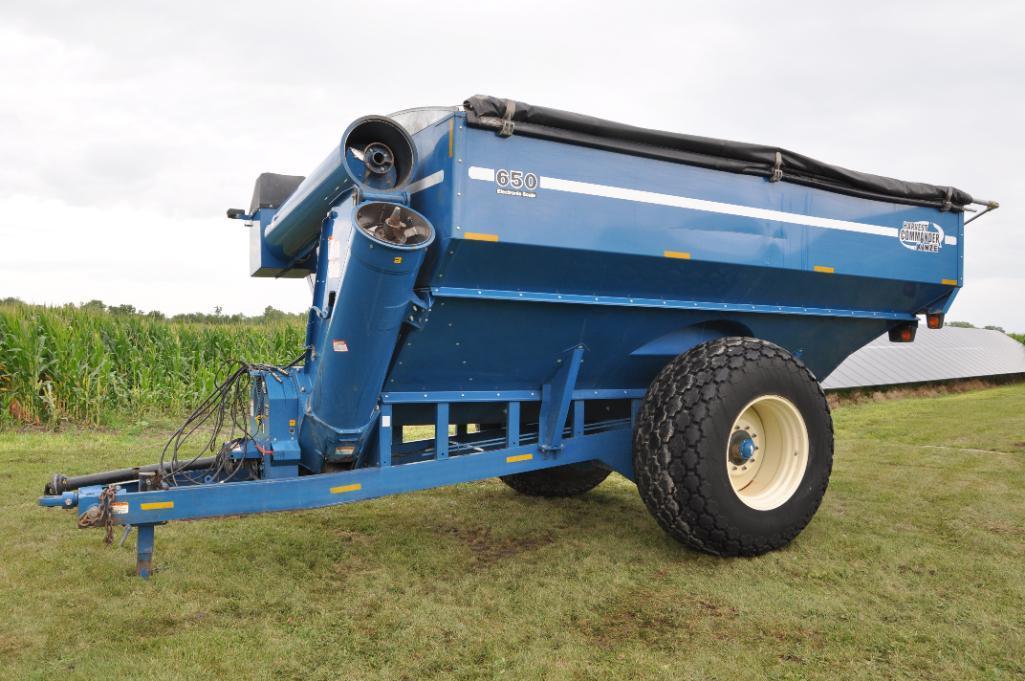 2005 Kinze 650 grain cart,