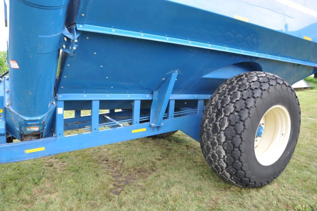 2005 Kinze 650 grain cart,