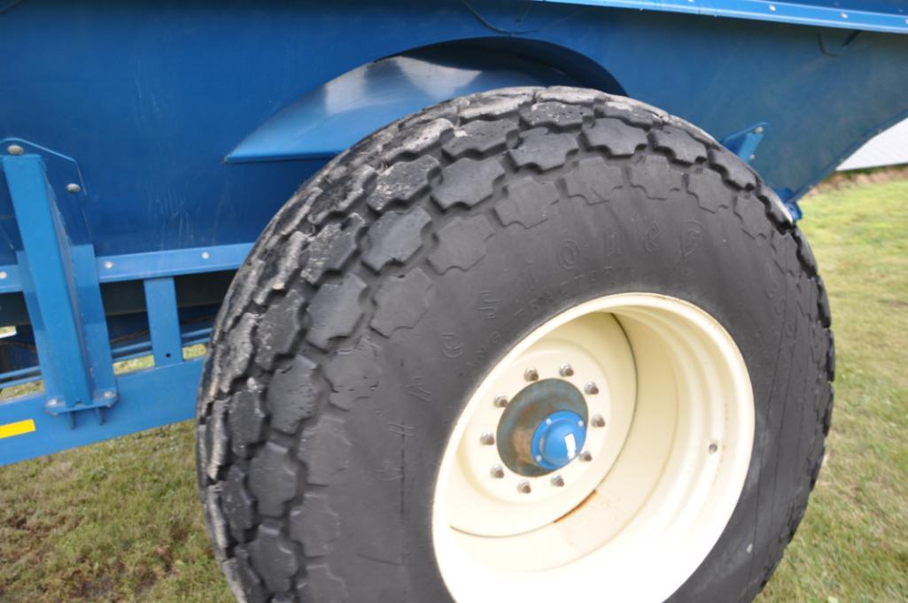 2005 Kinze 650 grain cart,