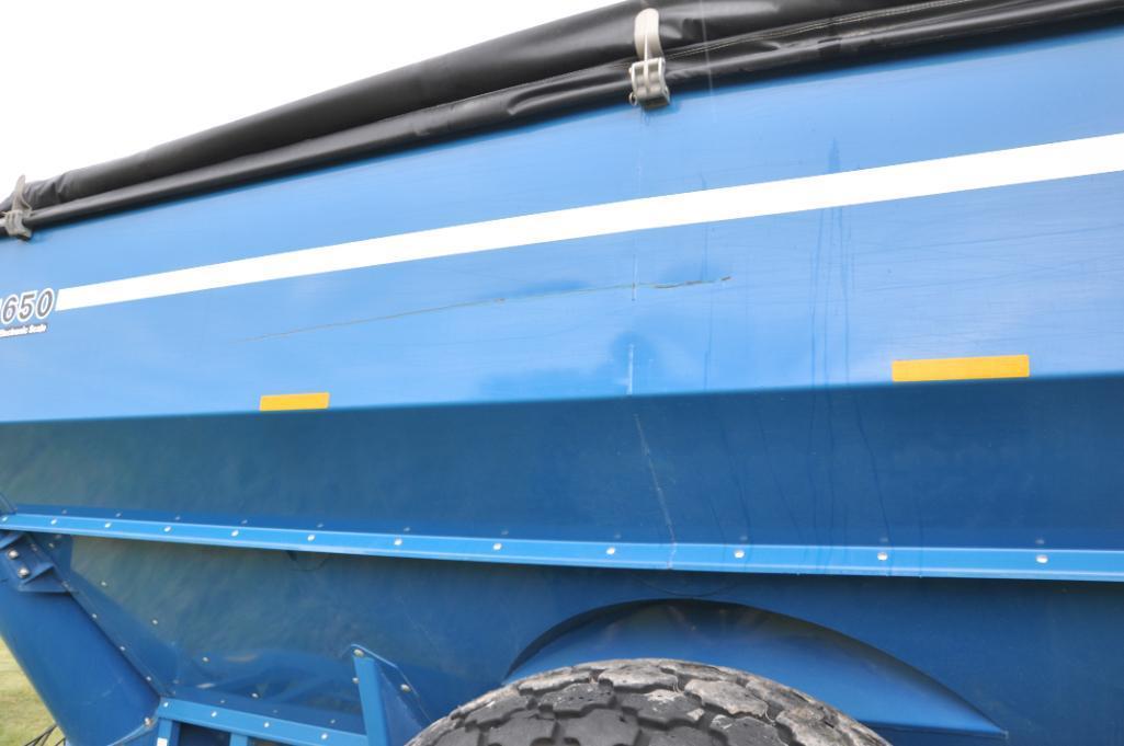 2005 Kinze 650 grain cart,