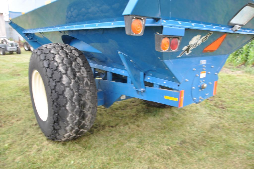 2005 Kinze 650 grain cart,