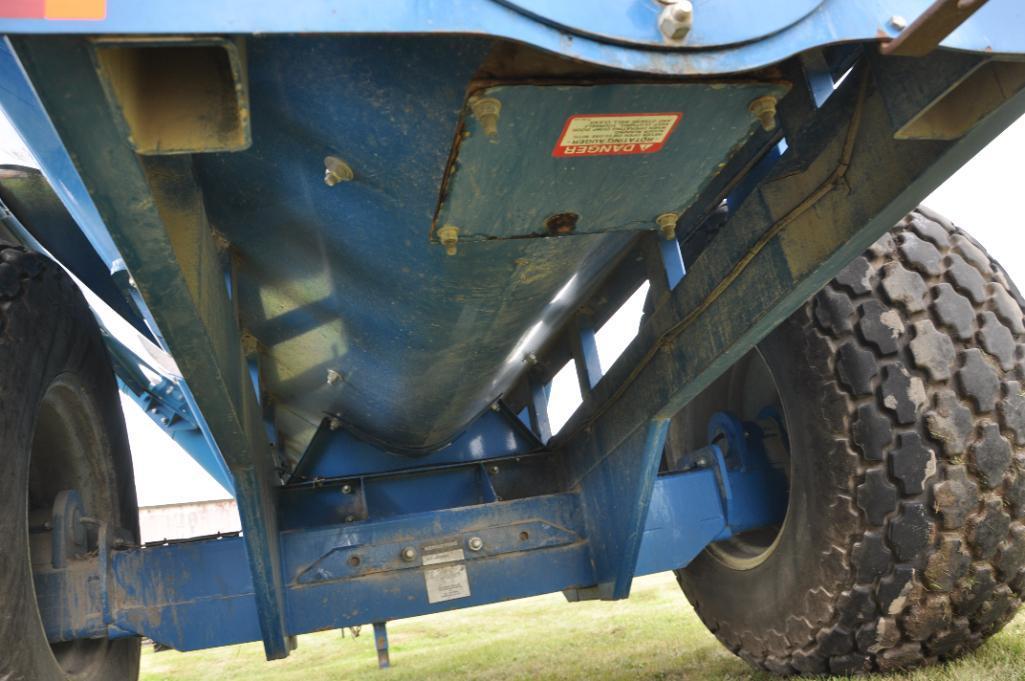 2005 Kinze 650 grain cart,