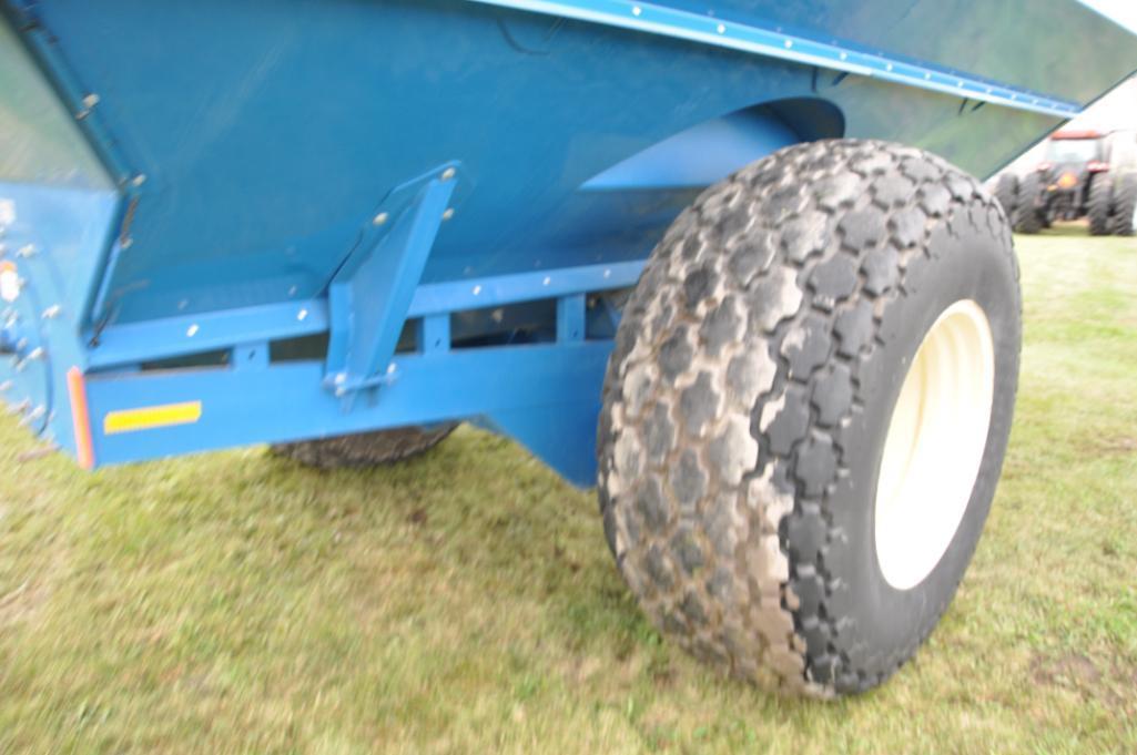 2005 Kinze 650 grain cart,