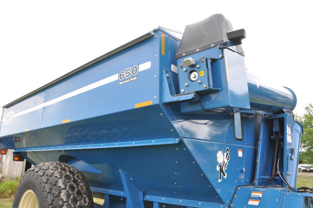 2005 Kinze 650 grain cart,
