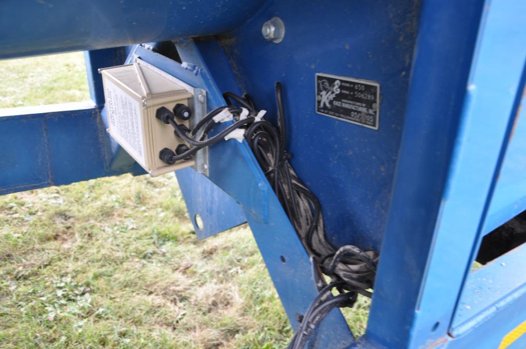 2005 Kinze 650 grain cart,