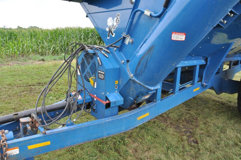 2005 Kinze 650 grain cart,