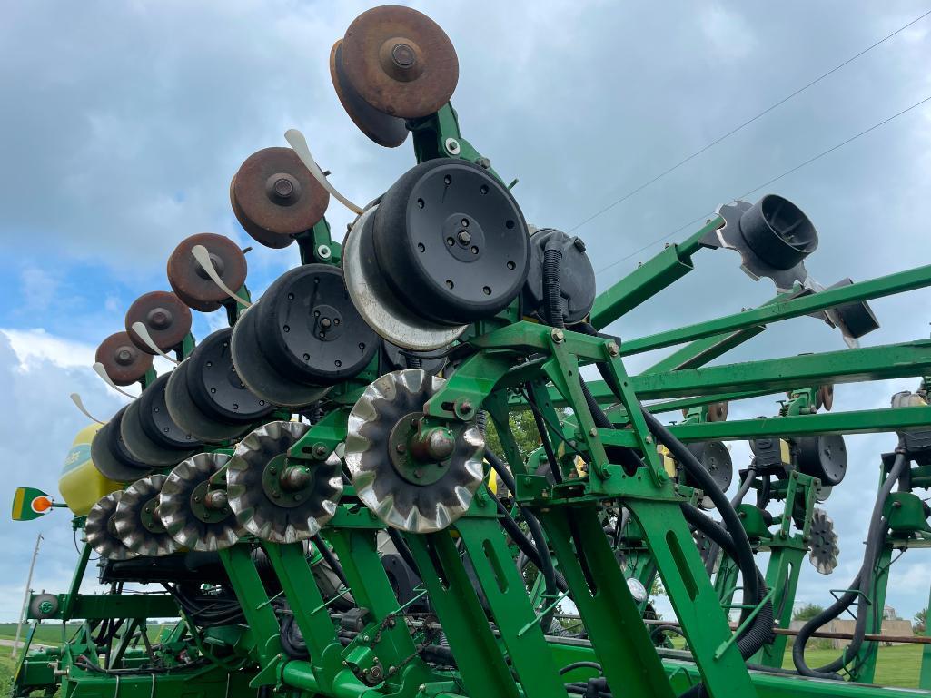 2006 John Deere 1790 CCS 16/31 planter