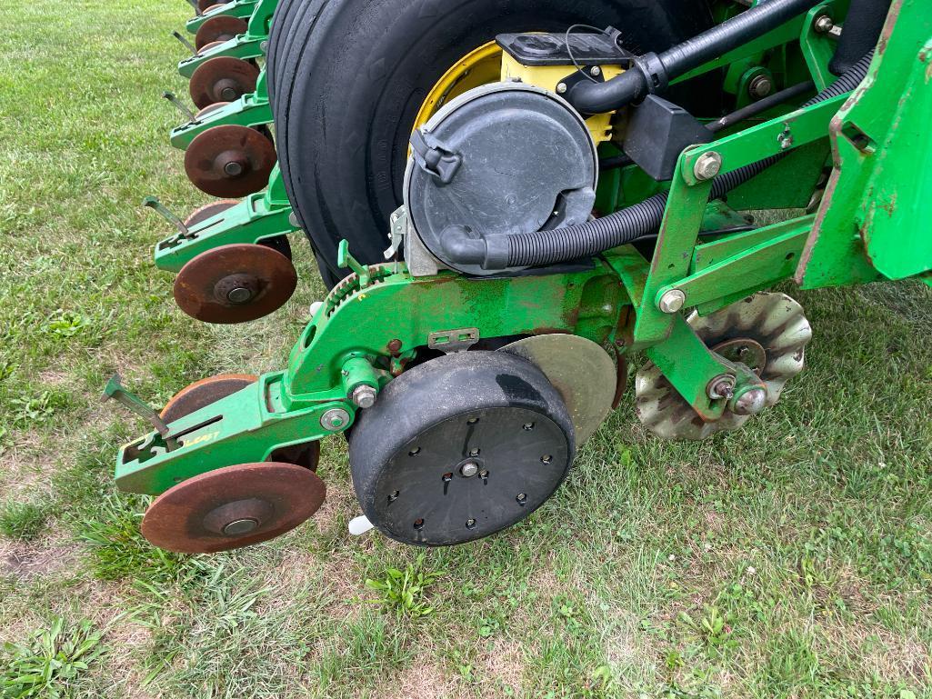2006 John Deere 1790 CCS 16/31 planter