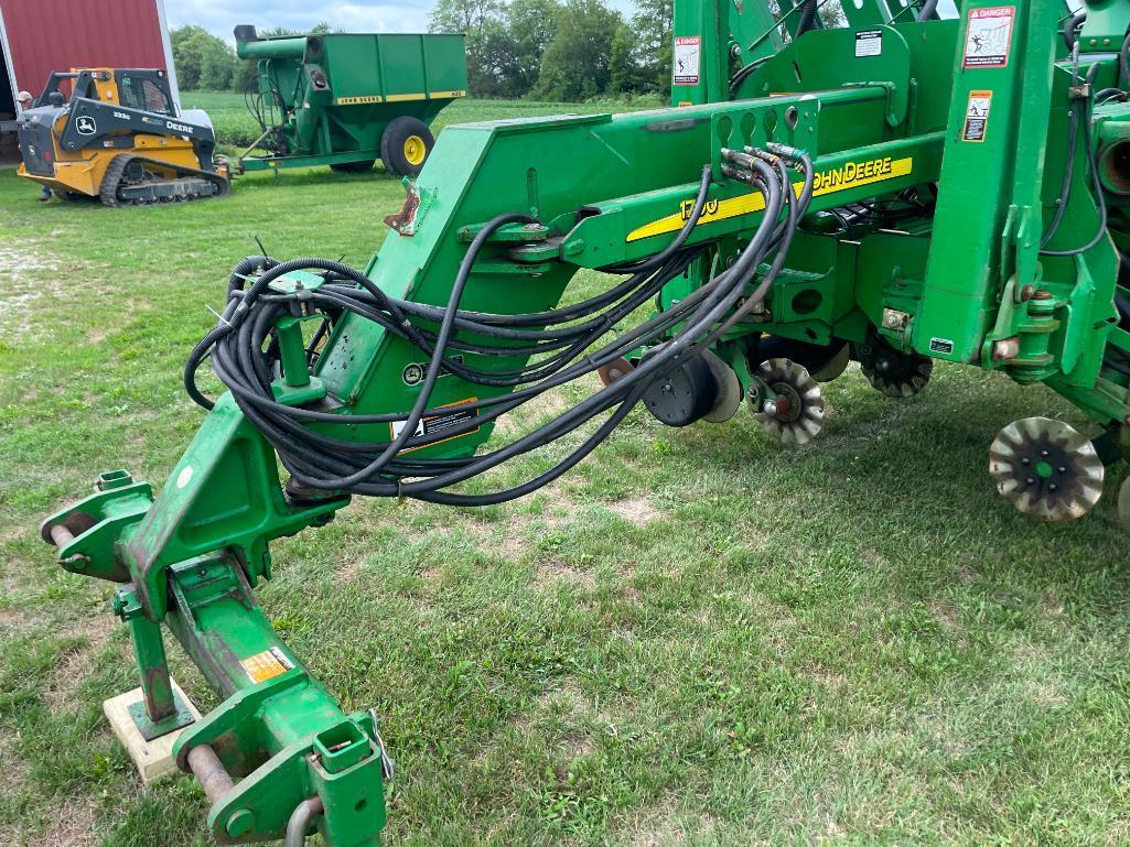 2006 John Deere 1790 CCS 16/31 planter