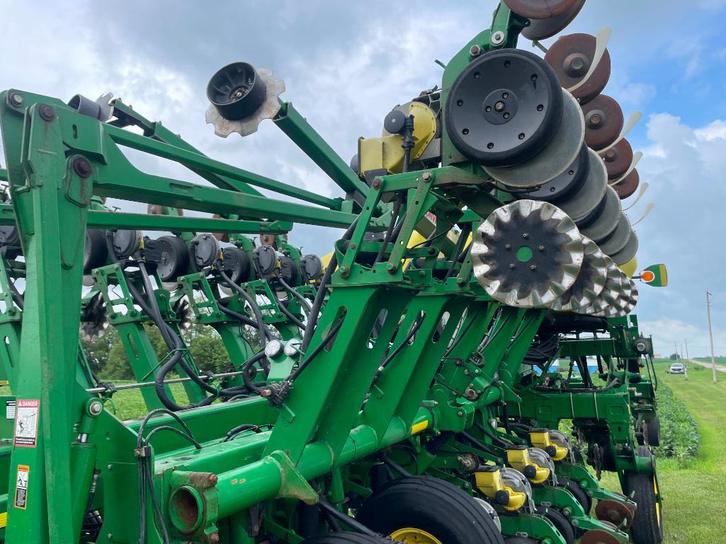 2006 John Deere 1790 CCS 16/31 planter