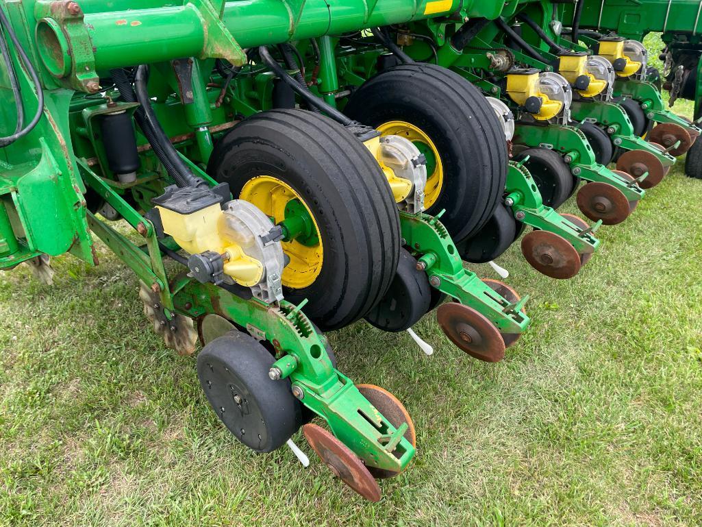 2006 John Deere 1790 CCS 16/31 planter