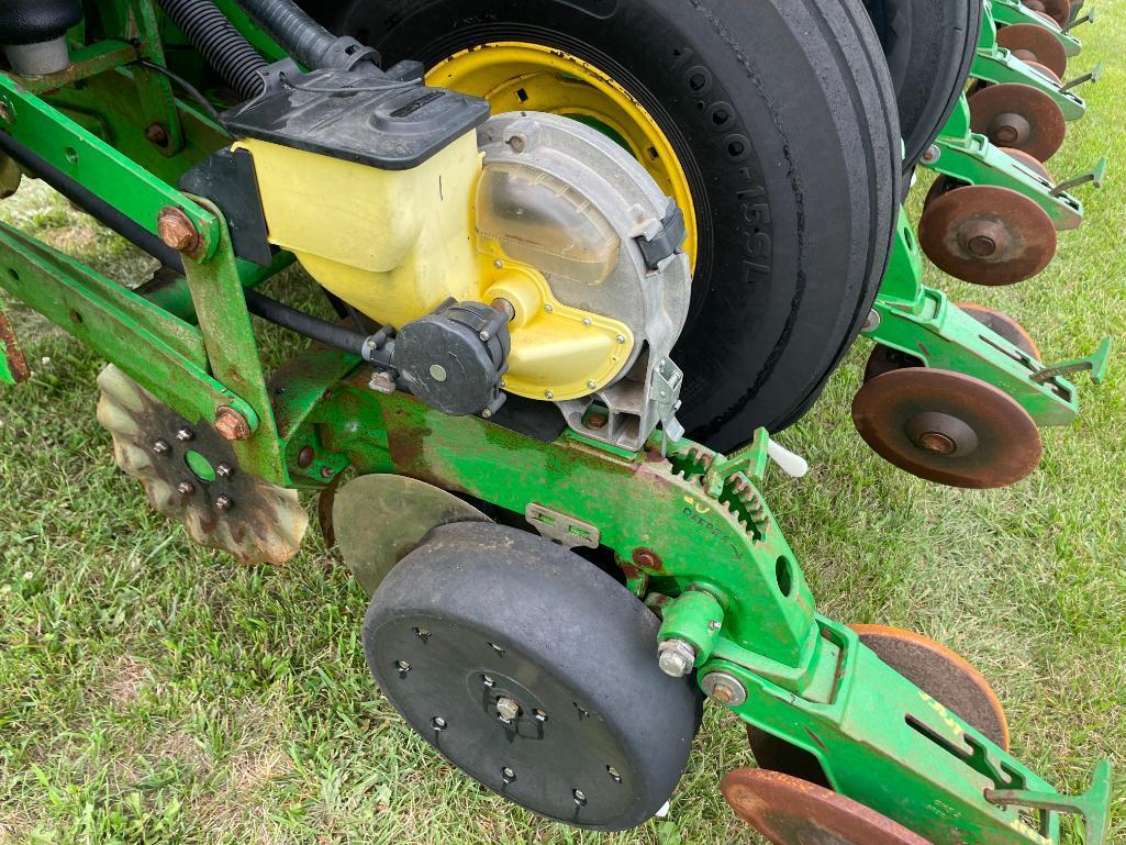 2006 John Deere 1790 CCS 16/31 planter