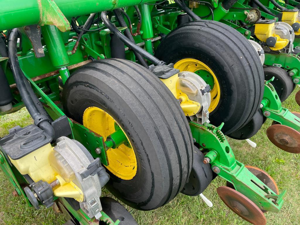 2006 John Deere 1790 CCS 16/31 planter