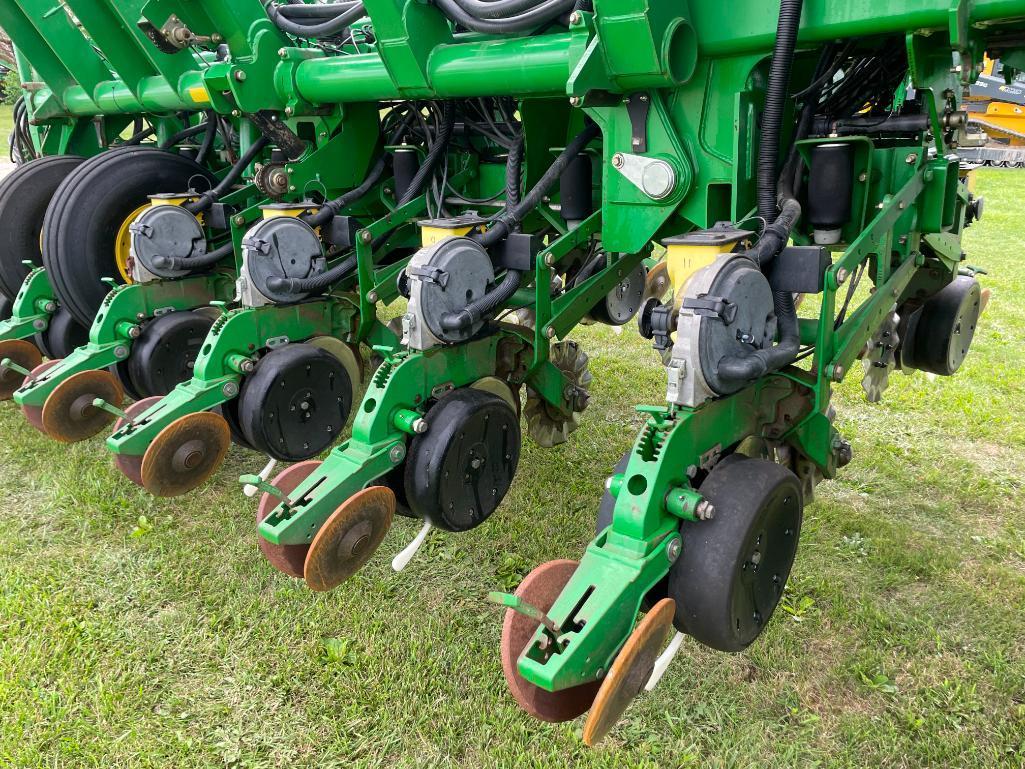 2006 John Deere 1790 CCS 16/31 planter