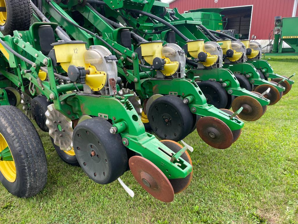 2006 John Deere 1790 CCS 16/31 planter
