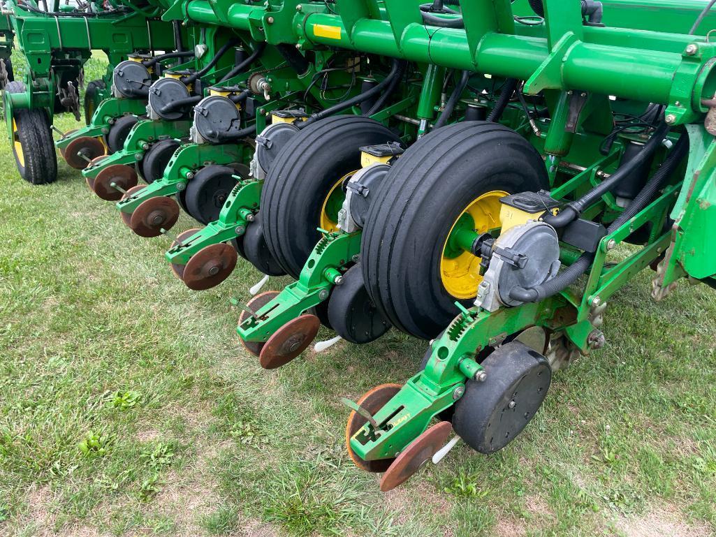 2006 John Deere 1790 CCS 16/31 planter